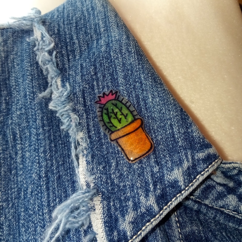 SOLD/Cactus lapel pin